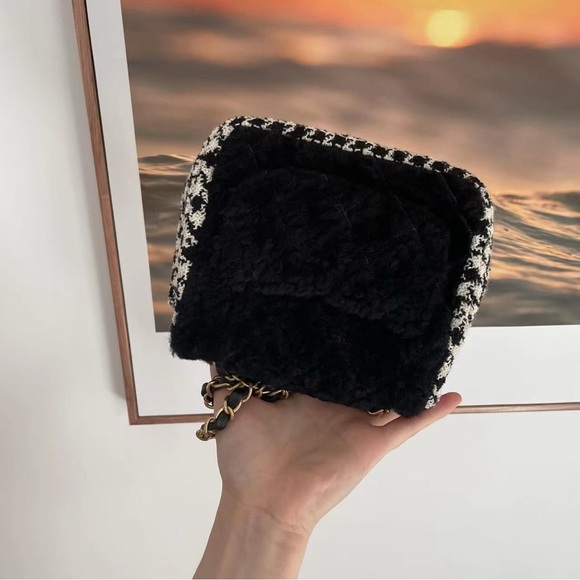 Authentic Chanel Handbag - Picture 3 of 16